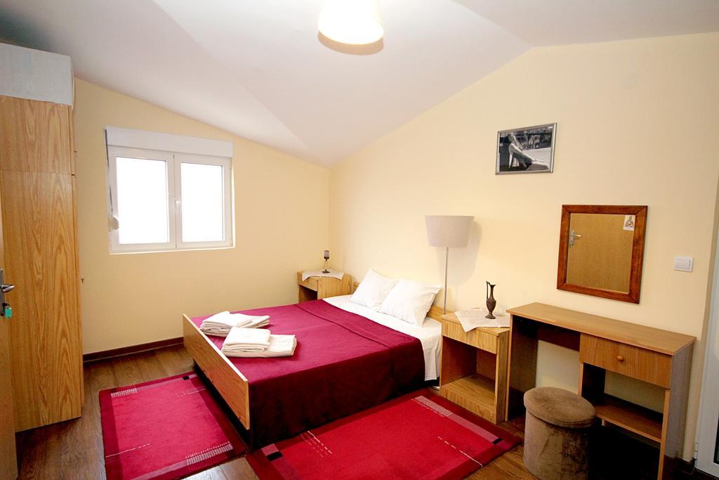 Apartmani Neda Bane Petrovac Chambre photo