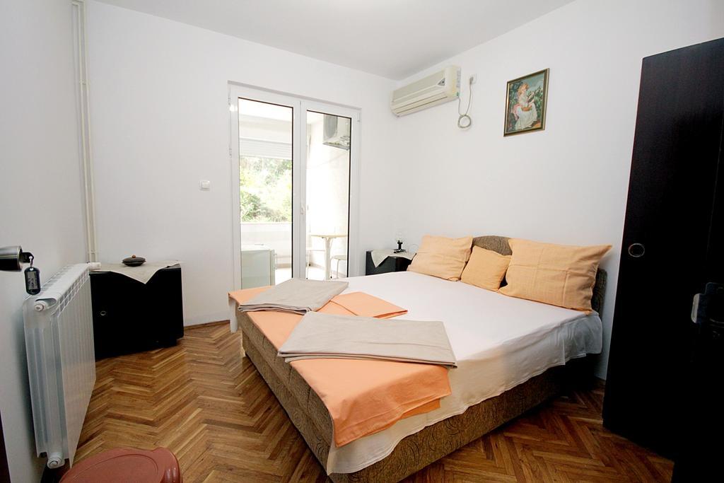 Apartmani Neda Bane Petrovac Chambre photo