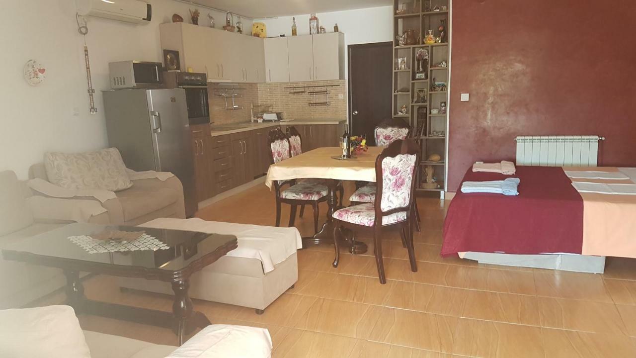 Apartmani Neda Bane Petrovac Extérieur photo